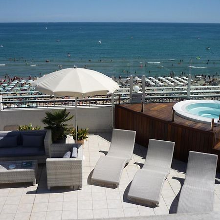 Hotel Ca' Bianca Riccione Exterior photo