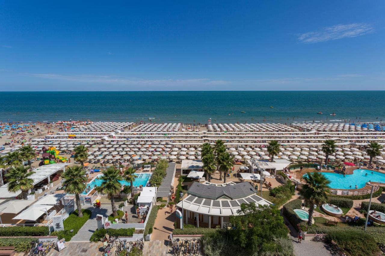 Hotel Ca' Bianca Riccione Exterior photo