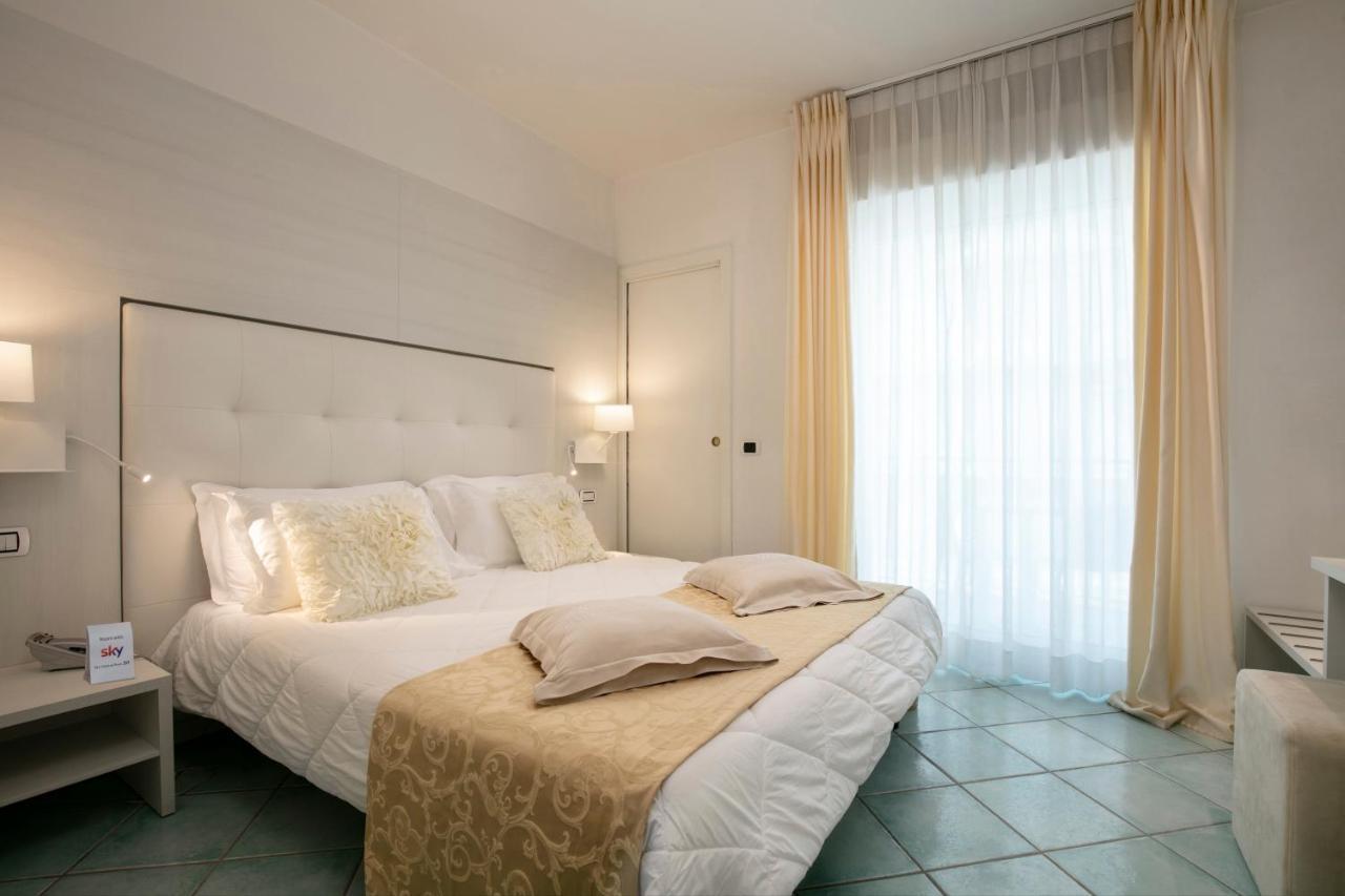Hotel Ca' Bianca Riccione Exterior photo