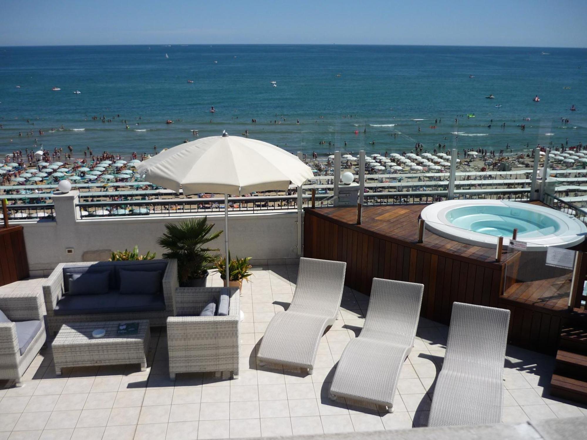 Hotel Ca' Bianca Riccione Exterior photo