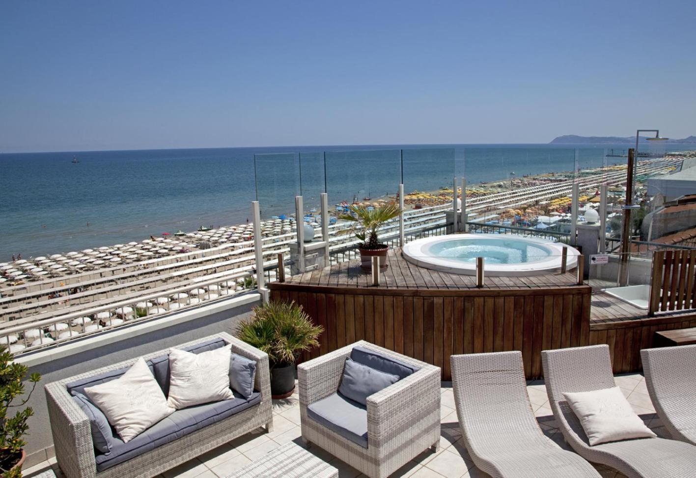 Hotel Ca' Bianca Riccione Exterior photo