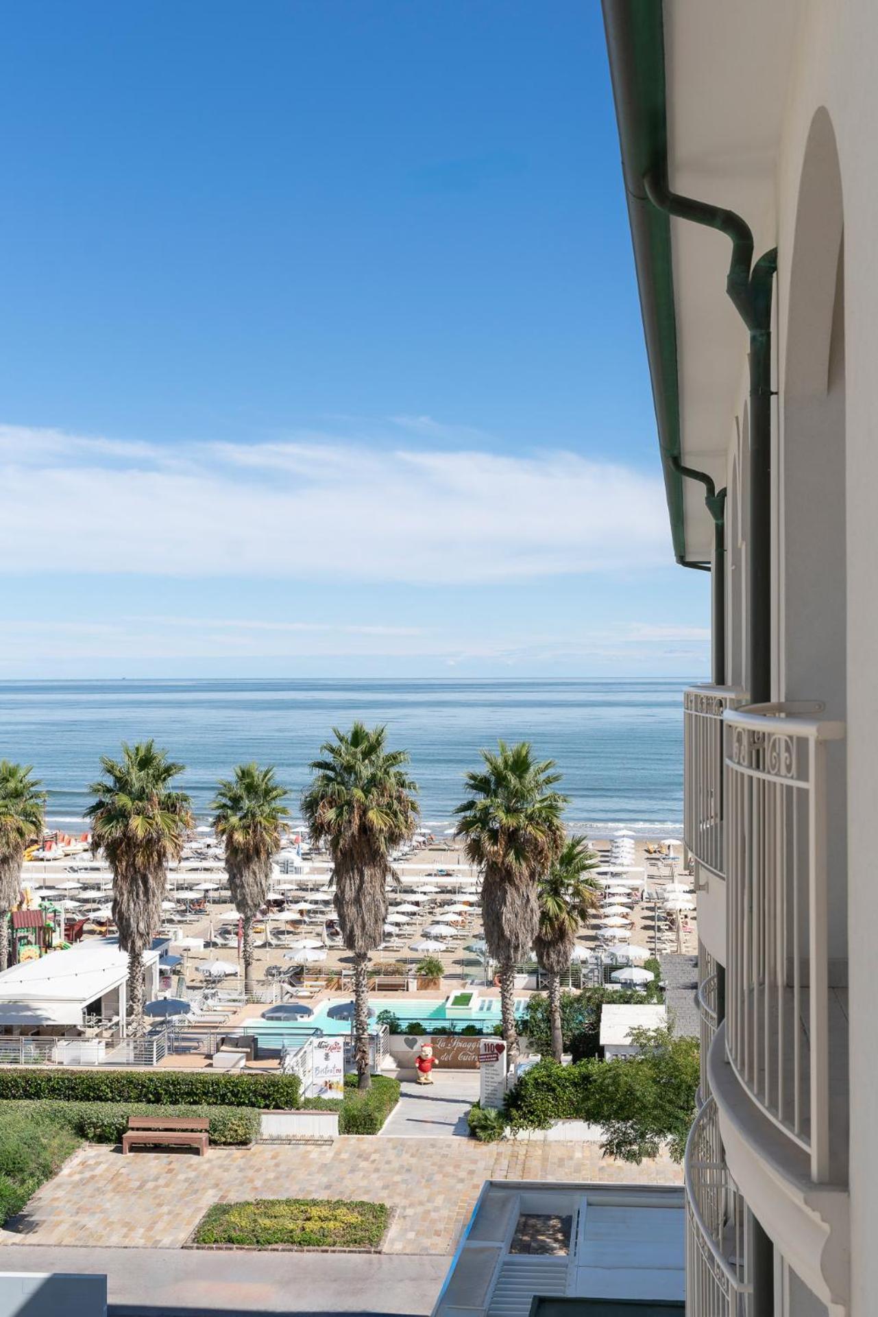 Hotel Ca' Bianca Riccione Exterior photo