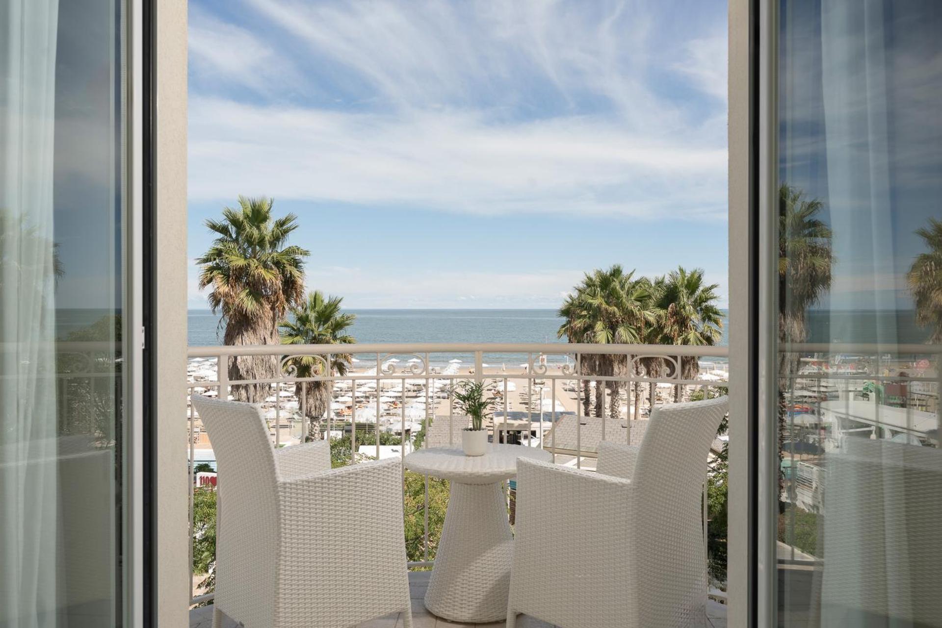 Hotel Ca' Bianca Riccione Exterior photo