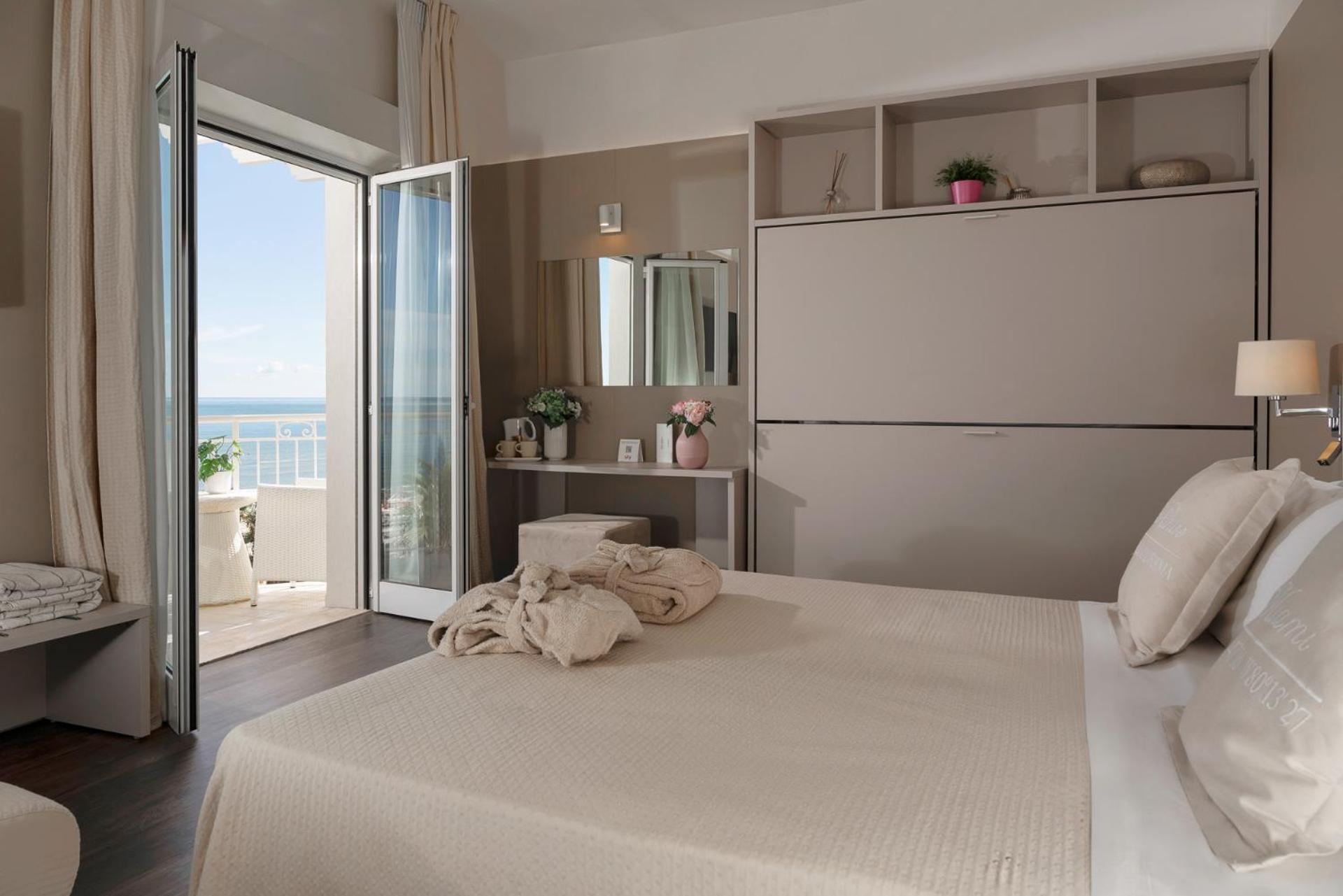 Hotel Ca' Bianca Riccione Exterior photo
