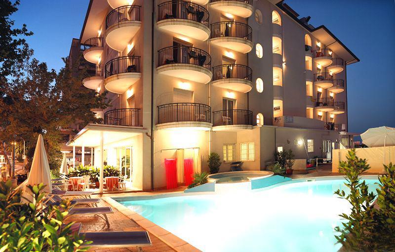 Hotel Ca' Bianca Riccione Exterior photo